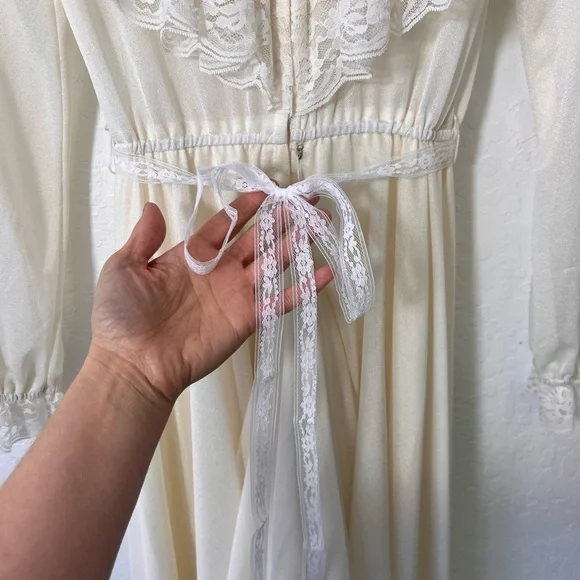 Vintage 1970s Victorian Cream Lace High Neck Wedding Dress
